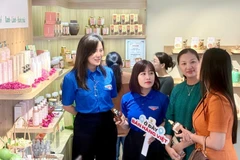 Третья программа «Жизненная сила вьетнамских товаров» под девизом «Вьетнамская молодёжь гордится вьетнамскими товарами». (Фото: ВИА) 