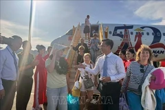 Российские туристы в Международном аэропорту Фукуок. (Фото: ВИА) 
