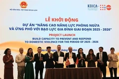 Представители Министерства культуры, спорта и туризма и UNFPA на церемонии подписания соглашения о сотрудничестве. (Фото: ВИА).