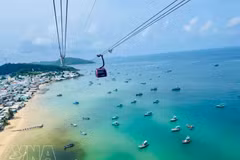 Канатная дорога Хонтхом - самая длинная в мире морская канатная система - в специальной зоне Фукуок провинции Анзянг. Фото: ВИА. 