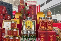 Продукция высокотехнологичного сельскохозяйственно-лекарственного кооператива Sukova провинции Лайчау, представленная на ярмарке. (Фото: ВИА)