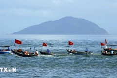 Лодки-корзины рыбаков участвуют в шествии на традиционном празднике «Каунгы» (праздник моления о рыбном промысле). (Фото: ВИА)