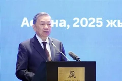 Генеральный секретарь ЦК КПВ То Лам выступает на круглом столе по вопросам бизнеса между Вьетнамом и Казахстаном в Астане 6 мая (Фото: ВИA)