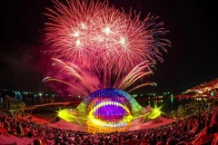 Тысячи посетителей побывали на шоу «Поцелуй моря» в Сансет-Тауне, которое вошло в книгу рекордов Гиннеса.