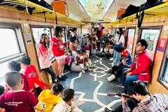 В рамках Фестиваля креативного дизайна в Ханое в 2023 году будет организовано культурное путешествие на поезде от станции Ханой до станции Жалам. (Фото: hanoimoi.vn)
