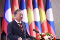 Генеральный секретарь Партии То Лам выступает на государственном приёме, устроенном Генеральным секретарём Народно-революционной партии Лаоса и Президентом Лаоса Тхонглуном Сисулитом и его супругой вечером 1 декабря в Вьентьяне. Фото: ВИA 