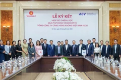 Участники церемонии. (Фото: tienphong.vn) 