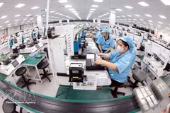 Производственный процесс в компании Khvatec Thai Nguyen Co., Ltd. в промышленном парке Йенбинь провинции Тхайнгуен. Фото: ВИА. 