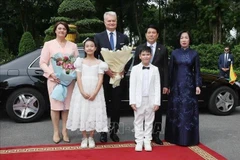 Президент Лыонг Кыонг провёл официальную церемонию привествия Президента Литвы 