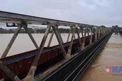 Железнодорожный мост Бать Хо через реку Хыонг.