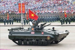 Военная техника и артиллерия на параде. (Фото: ВИА)