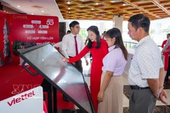 Знакомство с платформами и решениями цифровой трансформации, направленными на развитие цифрового правительства и цифровой экономики в провинции Тэйнинь. (Фото: ВИА).