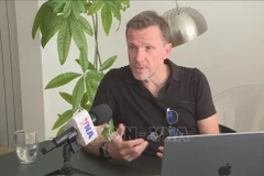 Давид Грюнвальд, преподаватель Брюссельского свободного университета (ULB), даёт интервью корреспонденту ВИА в Брюсселе. (Фото: ВИА)