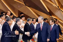 Генеральный секретарь, Президент То Лам и делегаты. (Фото: ВИА)