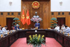 Премьер-министр Фам Минь тьинь председательствует на заседании Постоянного комитета Правительства по вопросам подготовки к реализации проекта строительства национального резервного хранилища сырой нефти в Нгишоне (провинция Тханьхоа). (Фото: VGP)