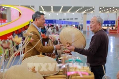 Традиционные ремесленные деревни привлекают посетителей на Весенней ярмарке 2026 года. (Фото: ВИА)