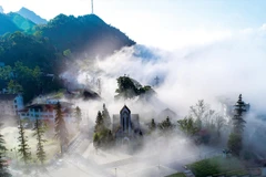 Каменная церковь, построенная в 1895 году и бережно отреставрированная и сохранённая в первозданном виде, является характерным символом туманного Сапа. (Фото: ВИА)