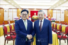 Генеральный секретарь То Лам проводит встречу с Председателем НС Республики Корея У Вон Шиком. (Фото: ВИА)