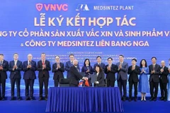 Церемония подписания между компанией Медсинтез и Заводом по производству вакцин и биопрепаратов VNVC (Фото: vnexpress.net)
