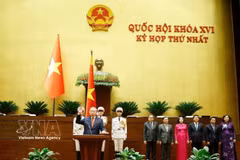 Президент Социалистической Республики Вьетнам То Лам приносит присягу при вступлении в должность. (Фото: ВИА)