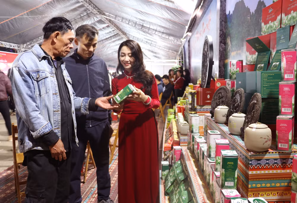 vna-potal-khai-mac-hoi-cho-thuong-mai-quoc-te-viet-e28093-trung-tuyen-quang-2025-8468288.jpg