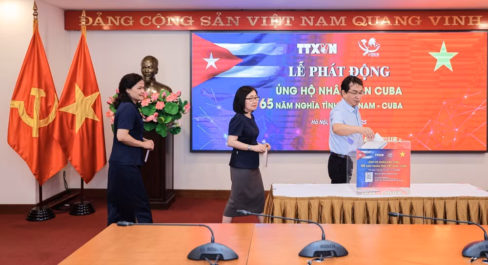 vna-potal-thong-tan-xa-viet-nam-to-chuc-le-phat-dong-ung-ho-nhan-dan-cuba-trong-toan-nganh-8218613-1.jpg