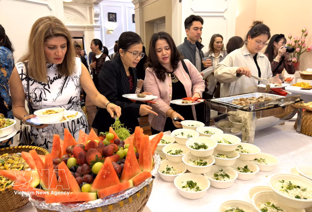 vnanet-potal-quang-ba-am-thuc-chay-viet-nam-toi-cong-dong-ngoai-giao-tai-my-8626111.jpg