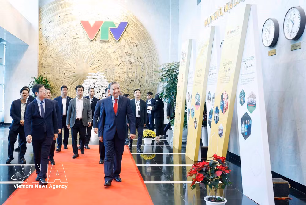 vnanet-2tong-bi-thu-to-lam-chuc-tet-can-bo-phong-vien-dai-truyen-hinh-viet-nam-8592467.jpg