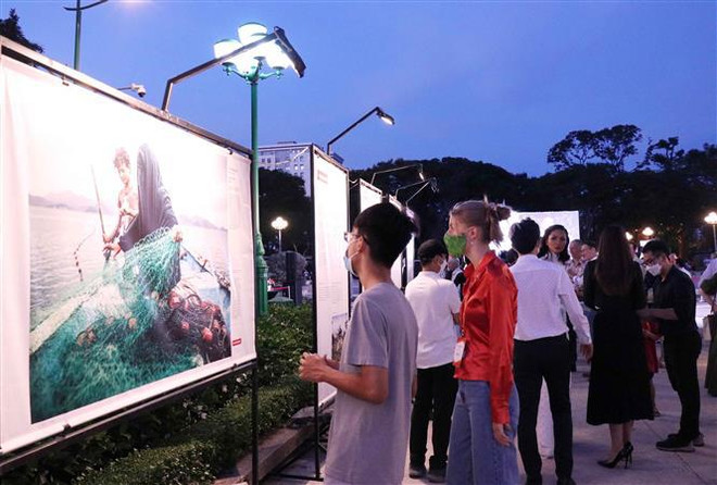 Открытие выставки World Press Photo 2021 в Хошимине ảnh 2