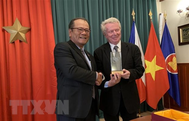 Чешскому писателю вручена национальная премия внешнего информирования ảnh 1