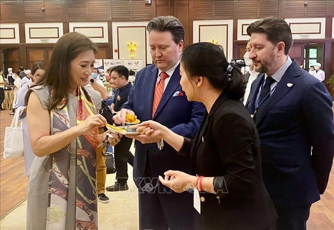Презентация американской сельхозпродукции деловым кругам Дананга. ảnh 1 Презентация американской сельхозпродукции деловым кругам Дананга. ảnh 1