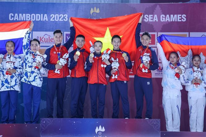 Фехтовальщики, гимнасты и тяжелоатлеты выиграли золота SEA Games для Вьетнама ảnh 2 Фехтовальщики, гимнасты и тяжелоатлеты выиграли золота SEA Games для Вьетнама ảnh 2