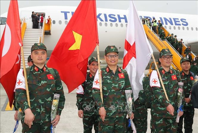 Вьетнамские военные спасатели завершают спасательные операции в Турции и благополучно возвращаются домой ảnh 3 Вьетнамские военные спасатели завершают спасательные операции в Турции и благополучно возвращаются домой ảnh 3