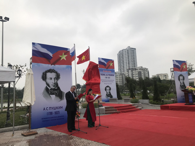 Установлен памятник А.С. Пушкину в Ханое ảnh 2