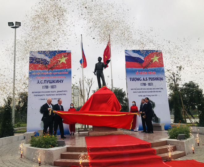 Установлен памятник А.С. Пушкину в Ханое ảnh 6