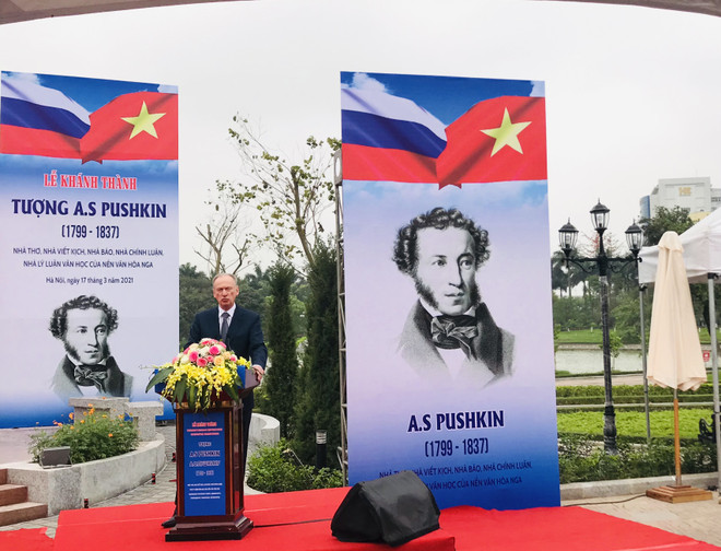 Установлен памятник А.С. Пушкину в Ханое ảnh 3 Установлен памятник А.С. Пушкину в Ханое ảnh 3