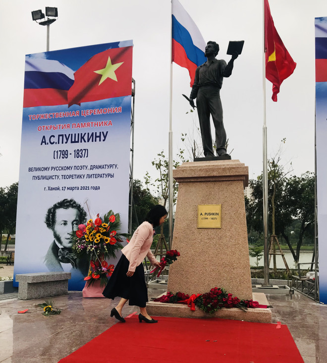Установлен памятник А.С. Пушкину в Ханое ảnh 7