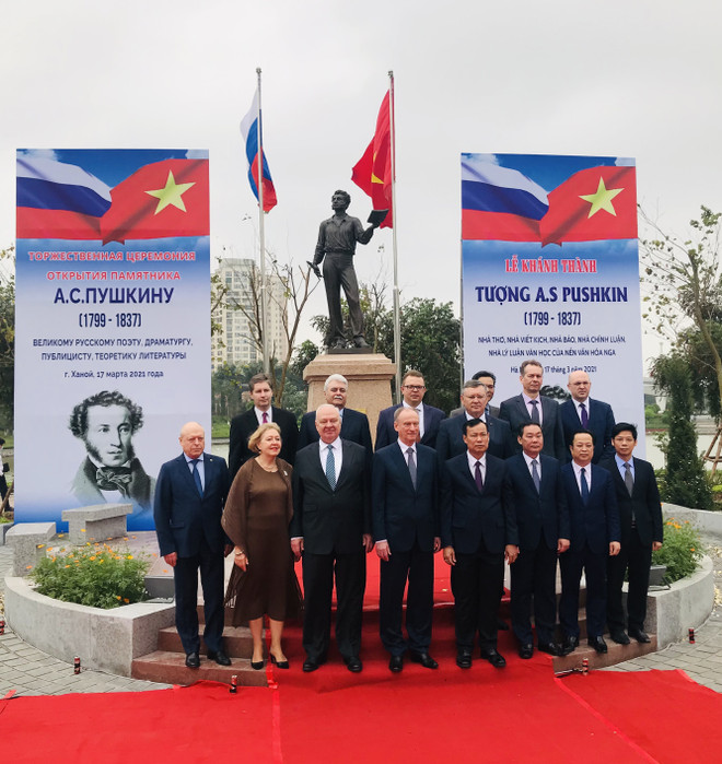 Установлен памятник А.С. Пушкину в Ханое ảnh 8