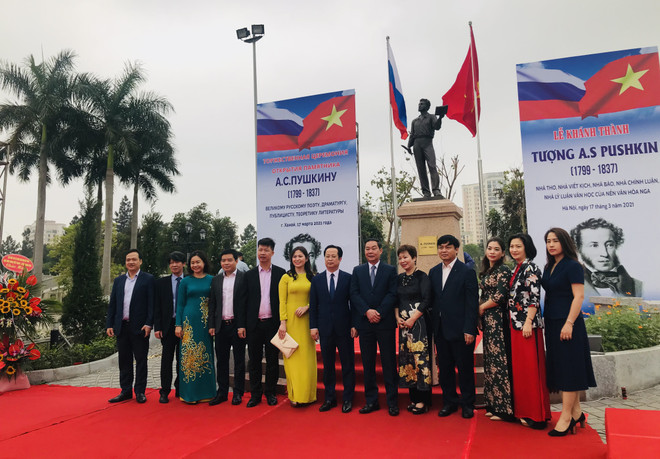 Установлен памятник А.С. Пушкину в Ханое ảnh 9