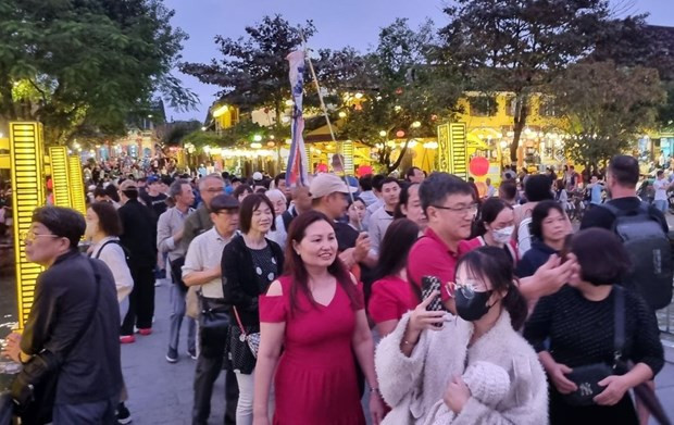 Хойан принял десятки тысяч посетителей в новогодние каникулы ảnh 1 Хойан принял десятки тысяч посетителей в новогодние каникулы ảnh 1