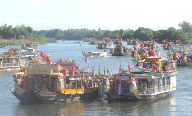 Тхыатхиен-Хюэ: фестиваль в храме Хюэнам привлекает посетителей ảnh 2