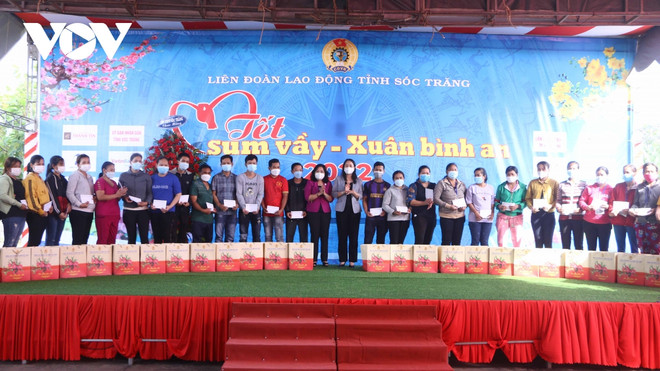 Вице-президент Вьетнама приняла участие в программе «Тэт в кругу семьи, мирная весна» в Шокчанге ảnh 1 Вице-президент Вьетнама приняла участие в программе «Тэт в кругу семьи, мирная весна» в Шокчанге ảnh 1