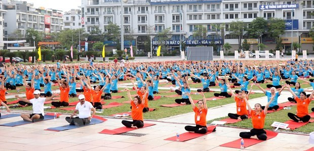 Куангнинь: Почти 2000 йогов посетят мероприятие, посвященное девятому Международному дню йоги ảnh 1 Куангнинь: Почти 2000 йогов посетят мероприятие, посвященное девятому Международному дню йоги ảnh 1
