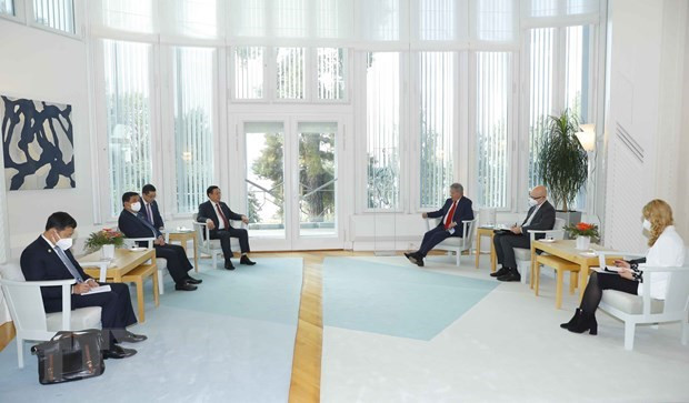 Председатель НС Выонг Динь Хюэ встретился с президентом Финляндии ảnh 2