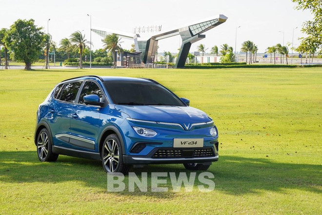 VinFast передал почти 600 электромобилей VF e34 и VF 8 в ноябре ảnh 1