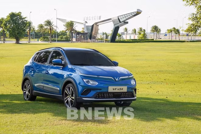 VinFast передал почти 600 электромобилей VF e34 и VF 8 в ноябре ảnh 1
