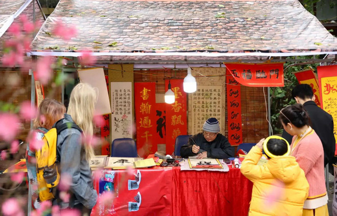 Расширение прямого участия туристов в весенних фестивалях и праздниках ảnh 1