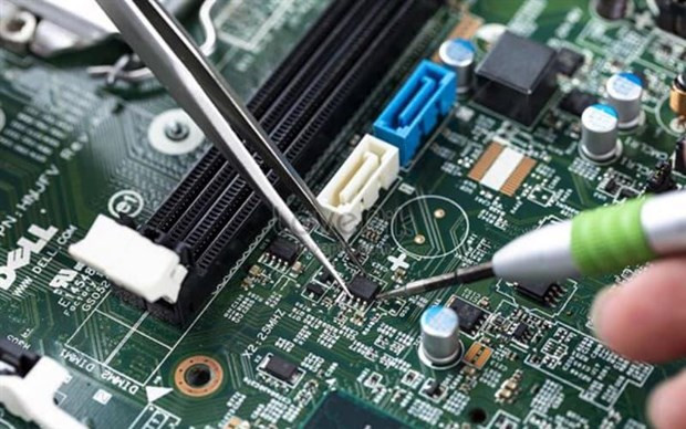 Вьетнам работает над усилением подготовки кадров для полупроводниковой промышленности ảnh 1