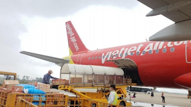 Vietjet пожертвует по 10.000 донгов с каждого проданного авиабилета на поддержку людей в центральном регионе ảnh 1