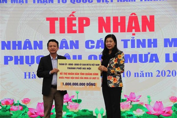 Помощь пострадавшим от наводнения в центральном районе Вьетнама ảnh 2 Помощь пострадавшим от наводнения в центральном районе Вьетнама ảnh 2